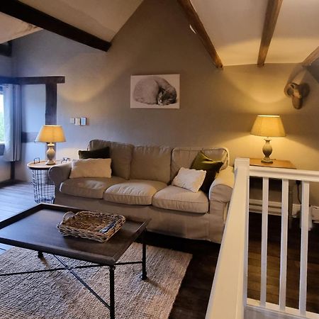Villa The Threshing Barn At Penrhos Court Kington  Habitación foto