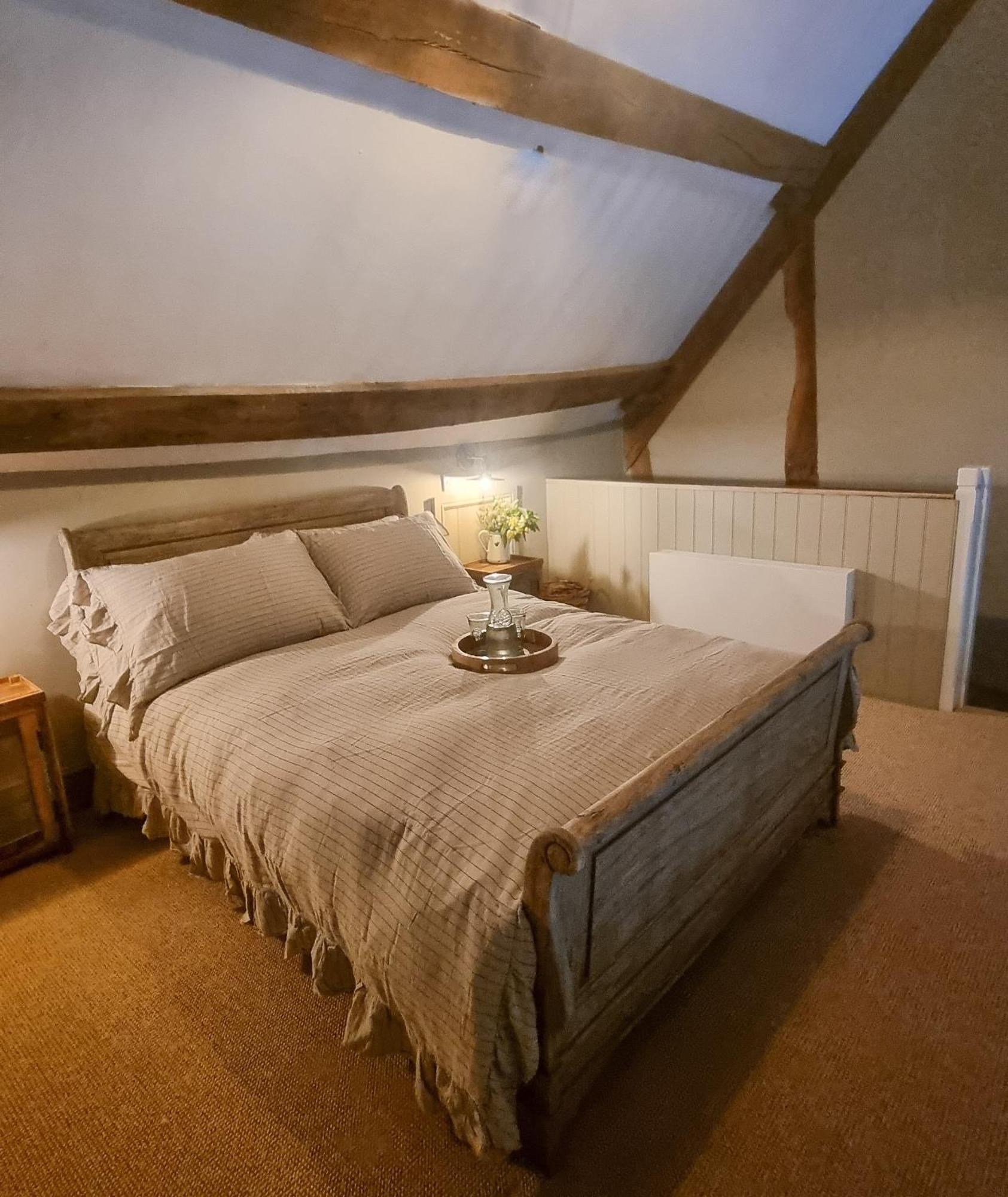 Villa The Threshing Barn At Penrhos Court Kington  Habitación foto
